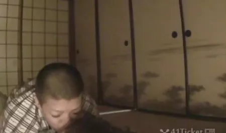 ஊழல் ஏஞ்சல்ஸ் Rusko parnuha - புதுமண தம்பதிகளின் உல்லாச பிரயாணம் சுற்றி நிரயபேர் பெண் ஒரு பணக்கார மனிதன்