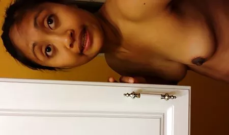 சிறிய ஆசிய டீன் இருக்கிறது ஒரு திட கம்பி மற்றும் watch வீட்டில் ஆபாச இந்திய நாய் பாணி