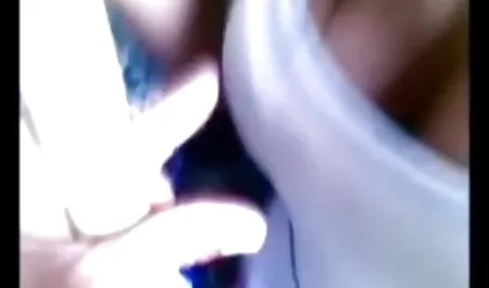 பெண் சோனியா பின்னர் அவரது முலைக்காம்புகளை சித்திரவதை இந்திய செக்ஸ் பார்க்க பெறுகிறார், spanked