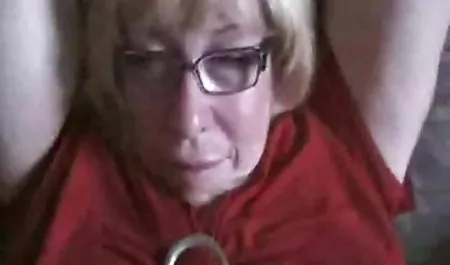 Chubby பெண் எடுக்கும் ஆஃப் அவரது இந்திய ஆபாச கடன்களை ஆடைகளை