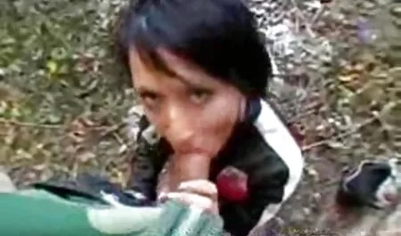 படகோட்டி தெளிக்கப்பட்ட Ruski pono அவளது கண்டி