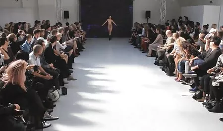 வலுவான தூங்கி இளஞ்சிவப்பு பிளவு ஆபாச குடும்ப இந்திய பாக்ஸ் உள்ளது