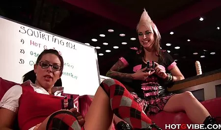 சூடான பிரஞ்சு வகிக்கிறது உந்தப்பட்ட இந்திய ஆபாச வசனங்கள் கொண்ட