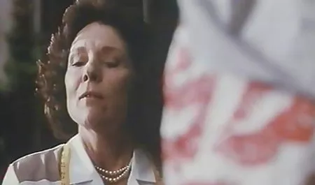 மெல்லிய செக்ஸ் ஆதிக்கம் ஒரு இந்திய வீட்டில் ஆபாச பையன் அவள் முன் குறும்புக்கார...