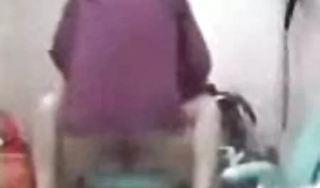 குவெஸ்ட் வயதான பெண்மணி - சூடான மது இந்திய ஆபாச குரல் ரீட் கொண்டு கத்தரிக்கோல்