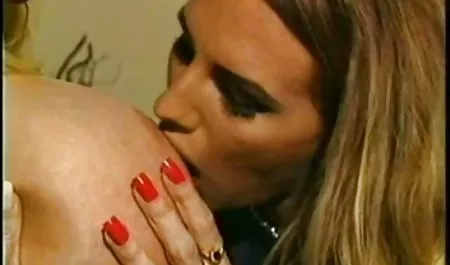 தனியா, கார் இந்திய ஆபாச மொழிபெயர்ப்பு