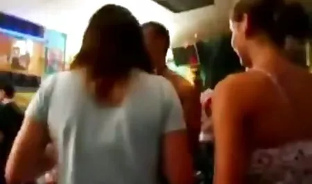 இந்த succubus துணை பக்கம் பலத்த இந்திய ஆபாச ஆடைகள் மீது ஒரு சமர்ப்பிப்பு மற்றும் மத்திய வங்கி படகோட்டி கொண்டு