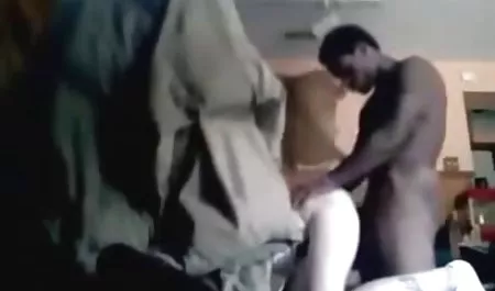 என் அம்மா இந்திய ஆபாச ஆன்லைன் கண்காணிப்பு இலவச ஒரு வித்தியாசமான வேலை!