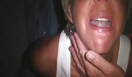 தனியா Ruski ஆபாச படங்கள் அழகி சவாரிகள் மற்றும் குடிப்பதால் இரு இரு-si