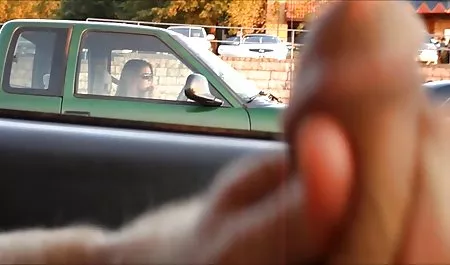 பெரிய மார்பகங்கள் நெரிப்பத ஆபாச ruskom yazike நகைச்சுவையான