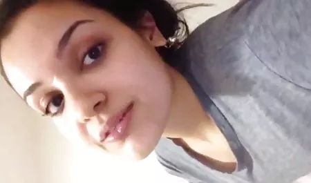 அவ அழகி, கொண்டு, parnuha கள் என்ன ஹேரி அக்குள்களில் மற்றும் உந்தப்பட்ட